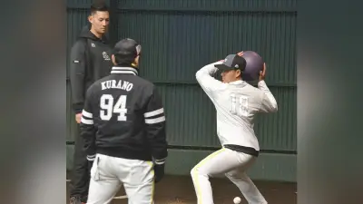 ソフトバンク徐若煕、倉野投手チーフコーチのマンツーマン指導でフォーム改善に汗
