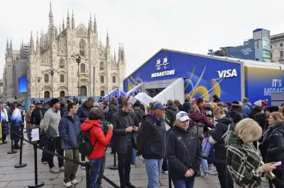 ミラノ・コルティナ冬季五輪公式グッズストア、高額でも人気沸騰 長蛇の列に日本人観光客も