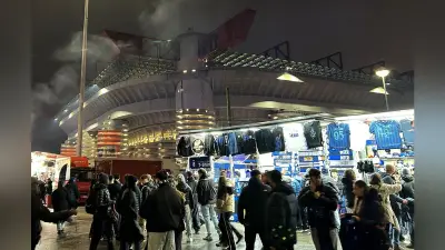 ミラノ五輪開催中に異例のサッカー名門対決、インテル対ユベントス戦が満員の熱狂