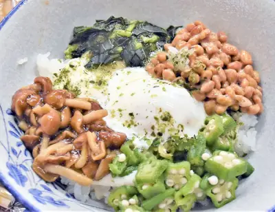 東京国際大生考案「ネバーネバーエン丼」試食会開催、川内村の地域振興に新風