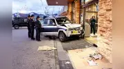 高知市のスーパー駐車場で軽乗用車が男女2人をはね店舗に突入、80代男性運転手が操作誤る