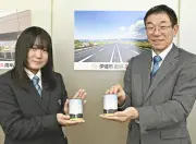 聖光学院高生が伊達市産フルーツでハーブティー「ＨＡＲＵＳＯＲＡ」を開発、須田市長に発表