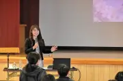 幡谷明里アナ、母校牧本小学校で講演「好きなことに取り組む大切さ」を熱く語る