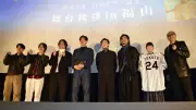 映画「栄光のバックホーム」主演・松谷鷹也さん、横田慎太郎さんのグラブ手にメッセージ