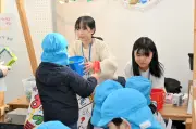 福島一小６年生が文具店で初の接客体験　１日限定で６つの屋台を出店