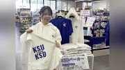 M-1優勝「たくろう」の間違い略称「KSD」、京都産業大が限定パーカー発売