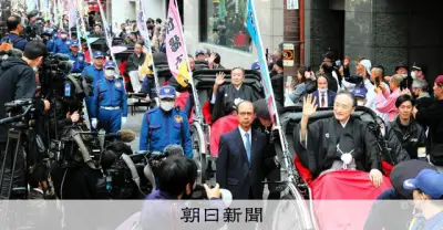 大阪・道頓堀で歌舞伎俳優が感謝の「お練り」 松竹座閉館前に芝居町の歴史を振り返る