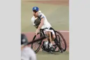 車いすテニス世界ランク1位・小田凱人、中日ドラゴンズ開幕戦で始球式 92キロを記録