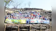 愛媛・今治山林火災から1年、350人が1350本植樹で「憩いの森」再生へ第一歩