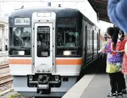 愛知・武豊線開業140周年記念 キハ75形ディーゼル車が特別運行 鉄道ファン203人が歴史を体感