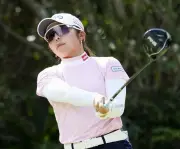 佐久間朱莉が首位浮上 女子ゴルフ開幕戦第2日でツアー自己最少62をマーク