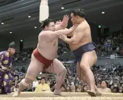 豊昇龍が7勝目で追走、霧島ら勝ち越し 春場所9日目は1敗で首位3人並ぶ
