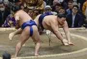 大相撲春場所３日目、横綱大の里が藤ノ川に敗れ３連敗　若手藤ノ川が初金星