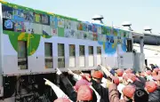 西武鉄道、児童の絵で保線機械をラッピング　所沢でお披露目