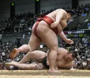 大相撲春場所７日目、大関安青錦が４敗で横綱昇進絶望　横綱豊昇龍は１敗守る