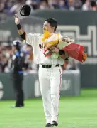 巨人・阿部監督、引退試合で安打の長野久義氏を「天才」と絶賛