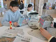 福島民友の日開催、新聞紙で防災グッズ作り体験し震災の教訓学ぶ
