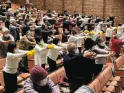 群馬県安中市で認知症予防研修会、エアロビクスや合唱で脳を活性化