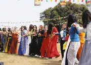 埼玉でクルドの春祭り「ネウロズ」開催 文化交流の輪広がる中、抗議活動で一時緊張