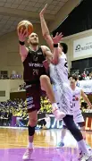 福島ファイヤーボンズ、信州に逆転勝利で地区優勝争いを継続