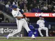 岡本和真がメジャー初本塁打を記録　ブルージェイズ戦で第２打席に右中間へソロ