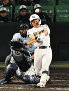 センバツ甲子園で専大松戸・吉田颯人選手がDHで劇的3ラン、逆転の一打に歓声