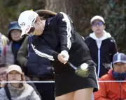 佐久間朱莉が単独首位に立つ　Vポイント×SMBＣレディース第2日