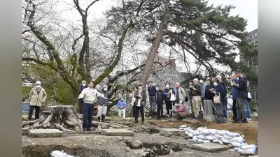 福井城・坤櫓の発掘調査に2000人が見学、築城時の礎石も発見