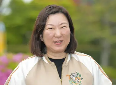 「留守宅にお邪魔しているイメージで」ジブリパーク公式パンフレット3冊、三浦しをんさんが書き下ろし