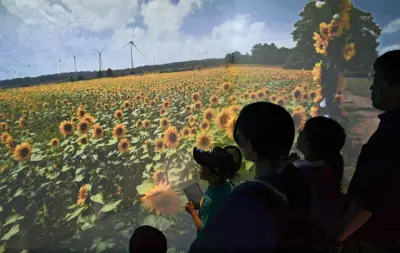 福島駅で没入型観光体験イベント ヒマワリ畑や霧幻峡を仮想体感