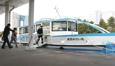 東京都、水素燃料電池船「東京みらい丸」など公開 小池知事が視察