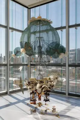 南アジア系ディアスポラ作家リナ・バネルジー展、表参道で開催 現代社会の混迷を芸術で表現