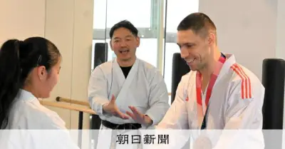 ウクライナ空手家の五輪メダルが帰還 日本人落札者の善意で「忘れない」感動の再会