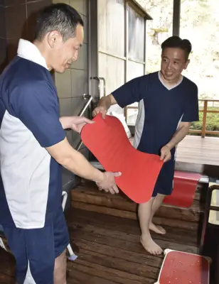 福島三名湯で温泉入浴サポート開始 介護福祉士が移動から入浴まで支援