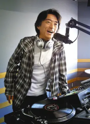 DJ OSSHYの軌跡：家業継承からラジオでディスコ革命へ
