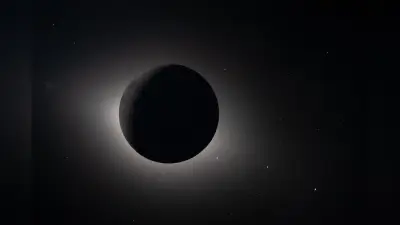 NASAのオリオン宇宙船、月の裏側で皆既日食を撮影 コロナと星々が鮮明に