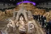 鳥取「砂の美術館」でスペイン企画展、ガウディ没後100年記念し砂像19点