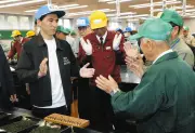 静岡新茶初取引会、電子入札方式導入で活況 最高値118万円の高値付き