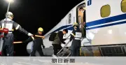 終電後の東海道新幹線で避難訓練、真夏の停電想定し約180人が非常用はしごで脱出