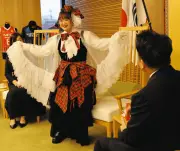 ダウン症のモデル大山さん、ロンドンファッションウィークに2年連続出演　川崎市長に報告