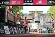 サウェ、ロンドンマラソンで初の2時間切り！世界新記録1時間59分30秒