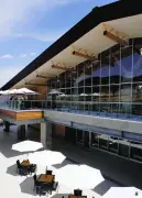 草津温泉スキー場に新施設「センターハウス」完成、29日オープン