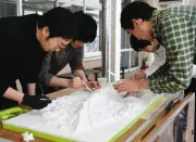 千葉県鋸南町の道の駅に3Dプリンター製鋸山ジオラマ登場 千葉大院生らが地域おこしで制作