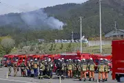 岩手・大槌の山林火災、5日目も鎮火せず 1200人態勢で消火活動継続