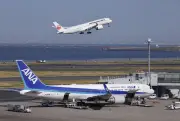 ANA・JAL、燃油サーチャージを前倒し値上げ 5月発券分から適用へ