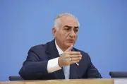 イラン元皇太子、国際社会に謝罪要求　体制融和を批判
