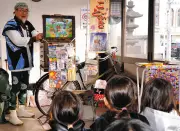 「こころわくわく」紙芝居で街に笑顔 伊勢崎出身・石原さんが茨城と往復