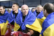 ロシアとウクライナが捕虜交換、解放兵士「やっと自由に」と喜び