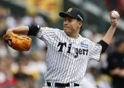 阪神、無失点継投で広島に完封勝ち 佐藤のソロ本塁打で今季初勝利