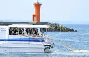 篠島中アルバム：歓送式、教え子も保護者も笑顔で別れ
